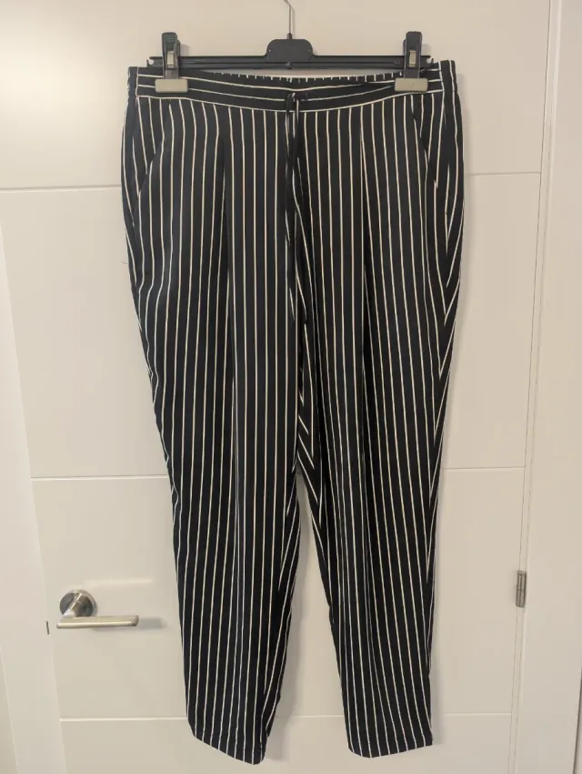 Pantalón rayas Stradivarius negro y blanco