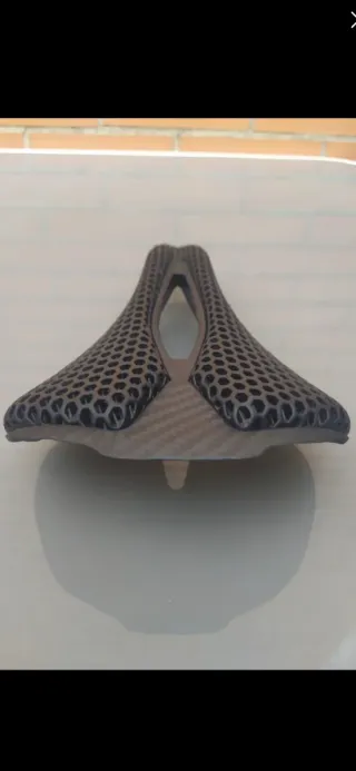 Sillín de carbono 3D 140x248mm panel de abeja.