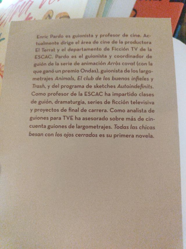 Todas las chicas besan con los ojos cerrados (S...