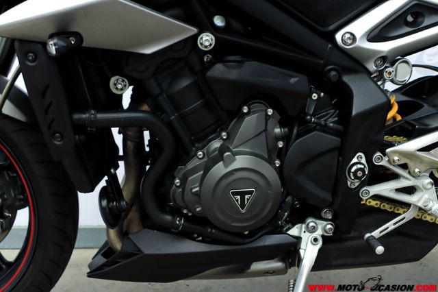 TRIUMPH STREET TRIPLE 765 RS