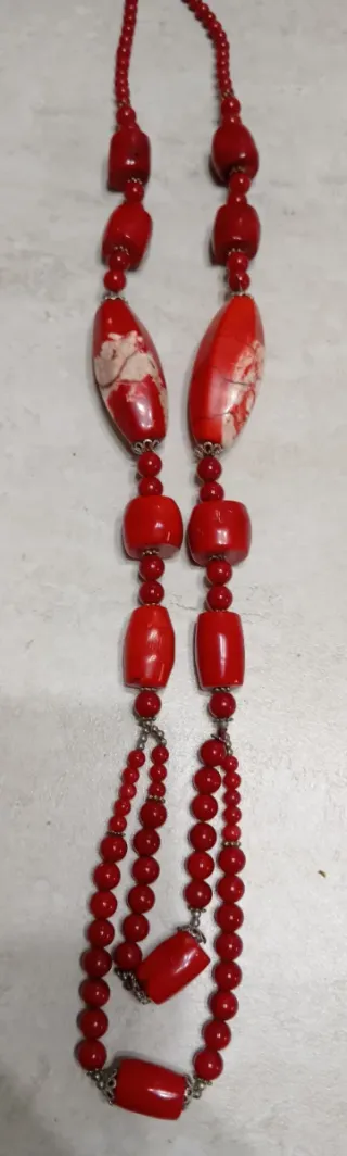 Collana bigiotteria con perle rosse