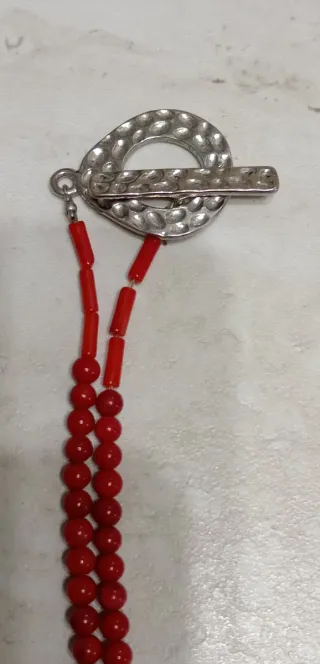 Collana bigiotteria con perle rosse