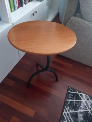 Lote 2 mesitas ovaladas madera y metal