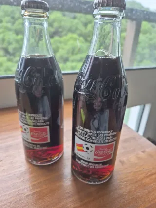 Bottiglie di Coca-Cola vintage del 1982 non aperte