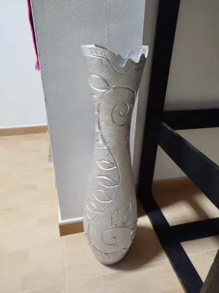 Jarrón plateado decorativo