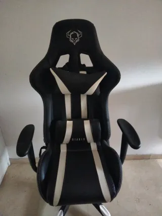 Silla Gamer Diablo Negra y Blanca Regulable
