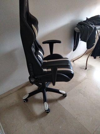 Silla Gamer Diablo Negra y Blanca Regulable