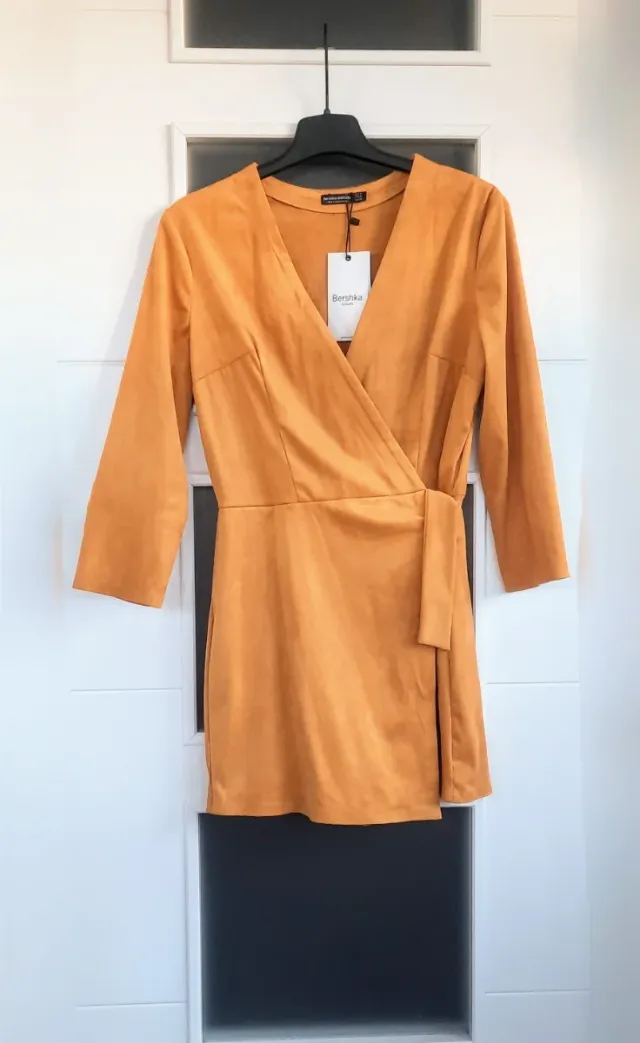 Talla M - Mono corto mostaza Bershka 