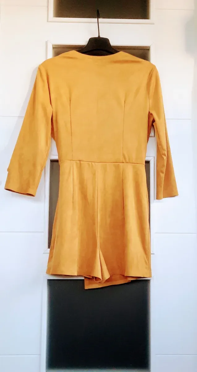 Talla M - Mono corto mostaza Bershka 