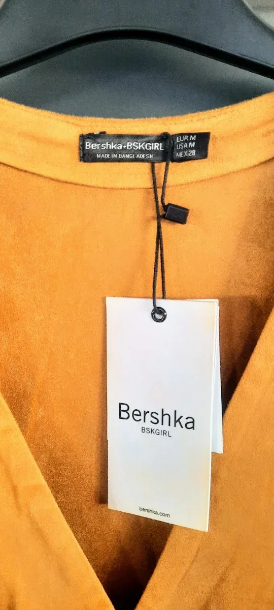 Talla M - Mono corto mostaza Bershka 