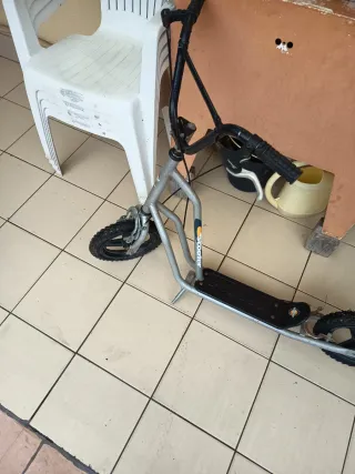 Patinete infantil con ruedas grandes y frenos,..