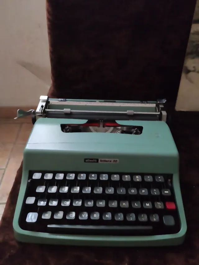 Olivetti Lettera 32 Macchina da Scrivere