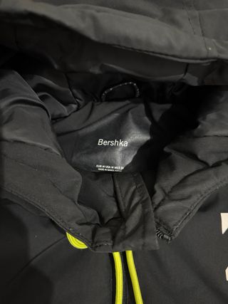 Chaqueta Anorak Negra Bershka Talla M