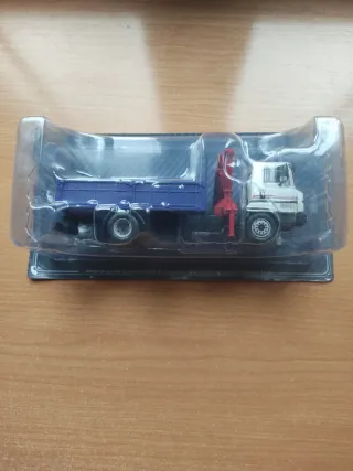 Nissan M130 grúa Salvat 1:43