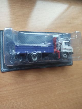 Nissan M130 grúa Salvat 1:43