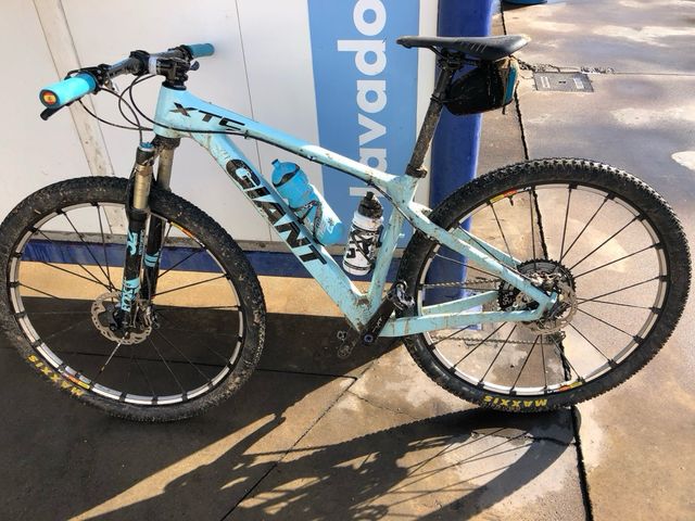 Bicicletta in carbonio Giant XTC Connect