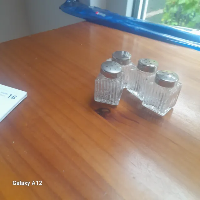 4 saleros de cristal