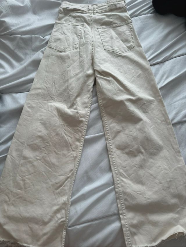 Pantalones Stradivarius blancos rotos