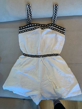 Mono Bershka blanco y negro