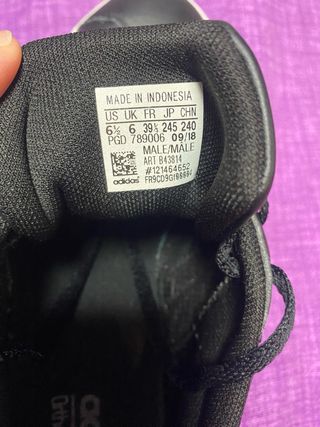 Tenis Adidas Negros con Blanco