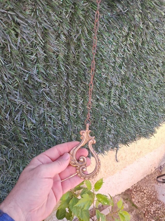 Campana antigua diseño bronce