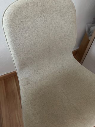 Silla de oficina Ikea beige y negra. Långfjäll.