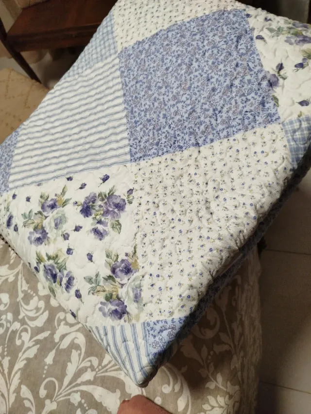 Colcha para cama 1.50 con cojines