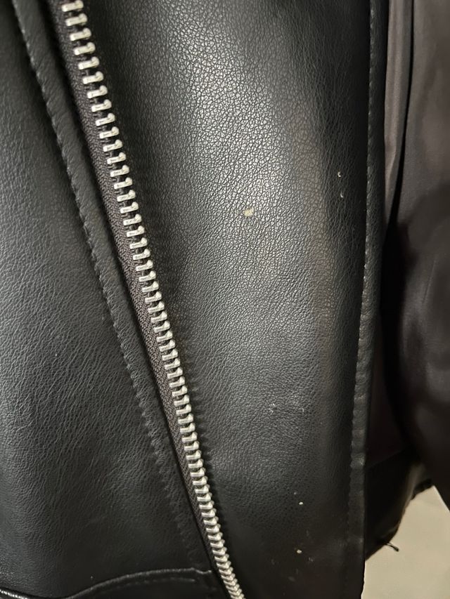 Chaqueta Cuero Negra Pull&Bear Talla S