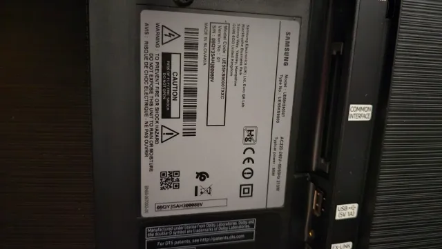 TV Samsung Negra y Plateada