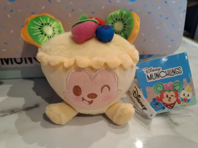 Peluche Disney Munchlings Mickey pastelito