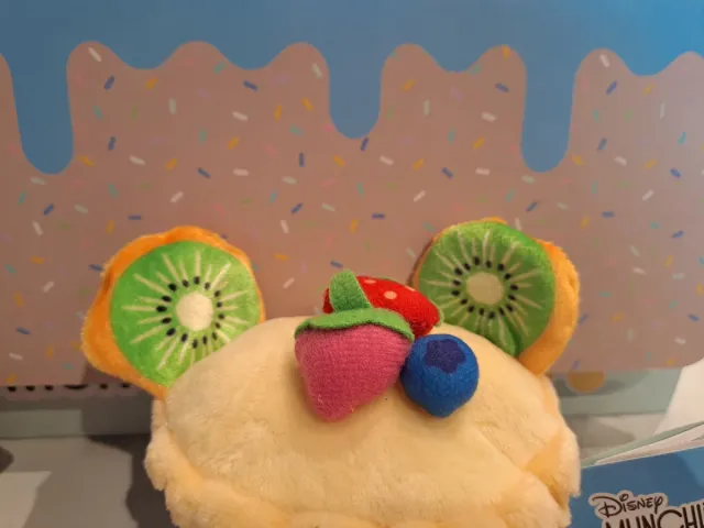 Peluche Disney Munchlings Mickey pastelito