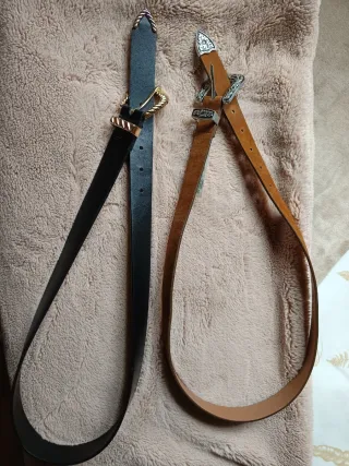 Cinturones con hebillas estilo western
