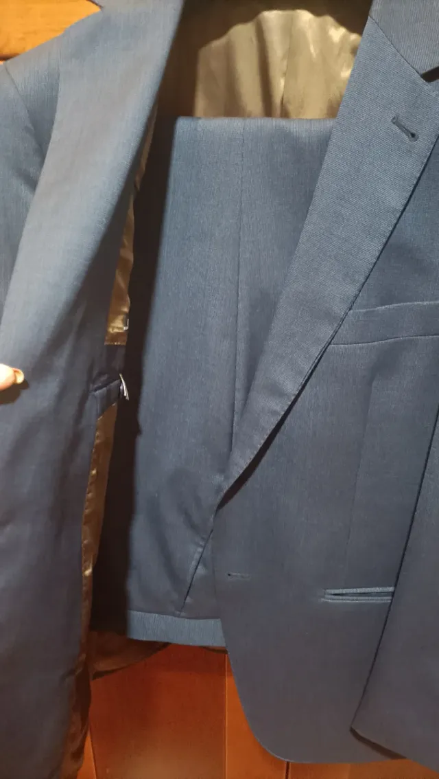 Traje de chaqueta y pantalón azul/gris