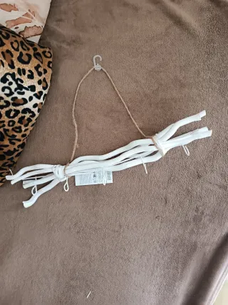 Appendino in legno bianco con corda