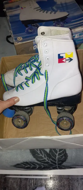 Patines blancos talla 37 usados pero conservados