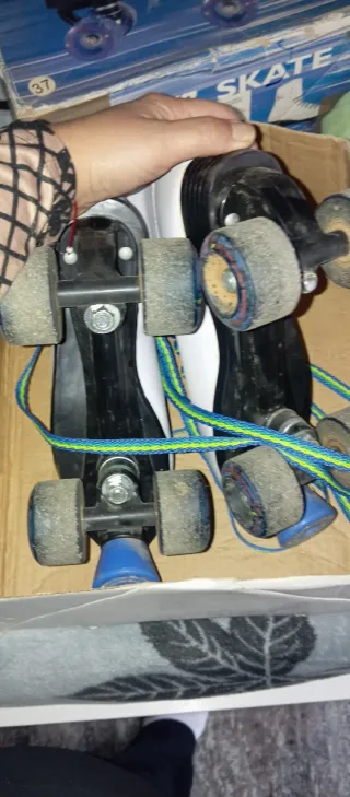 Patines blancos talla 37 usados pero conservados
