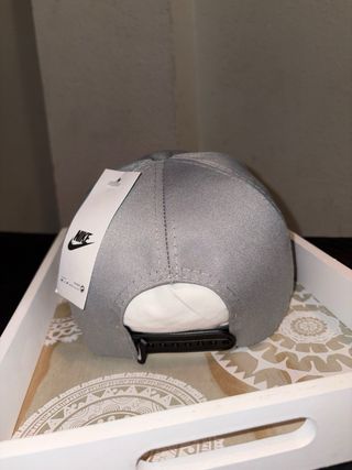 Gorra Nike Gris