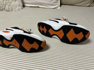 Zapatillas Puma Unisex Negras y Naranjas