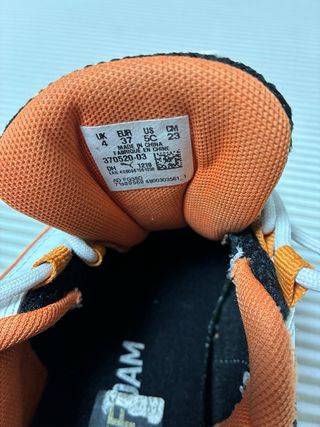 Zapatillas Puma Unisex Negras y Naranjas