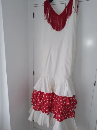 Traje de flamenca blanco y rojo