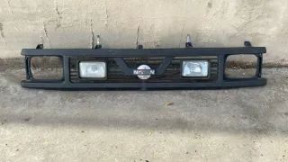Rejilla calandra de Nissan Patrol con Faros