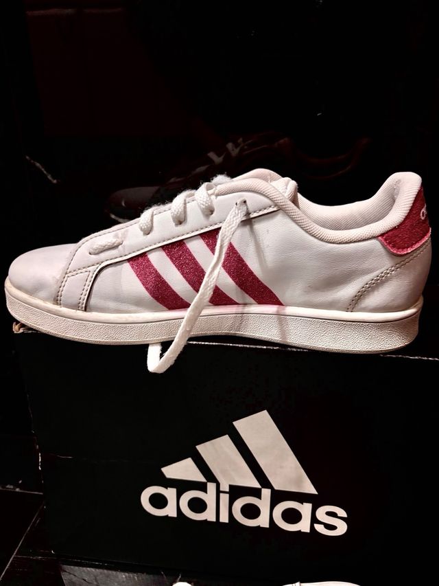 Adidas Sneakers