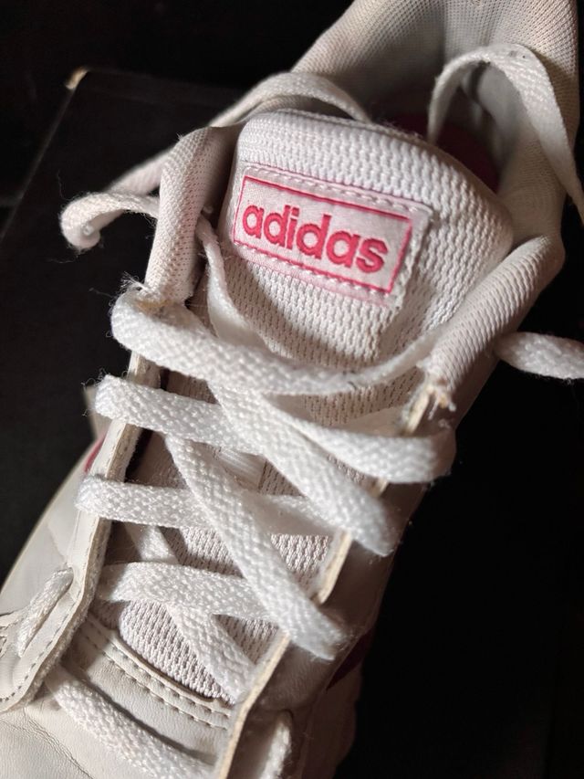 Adidas Sneakers