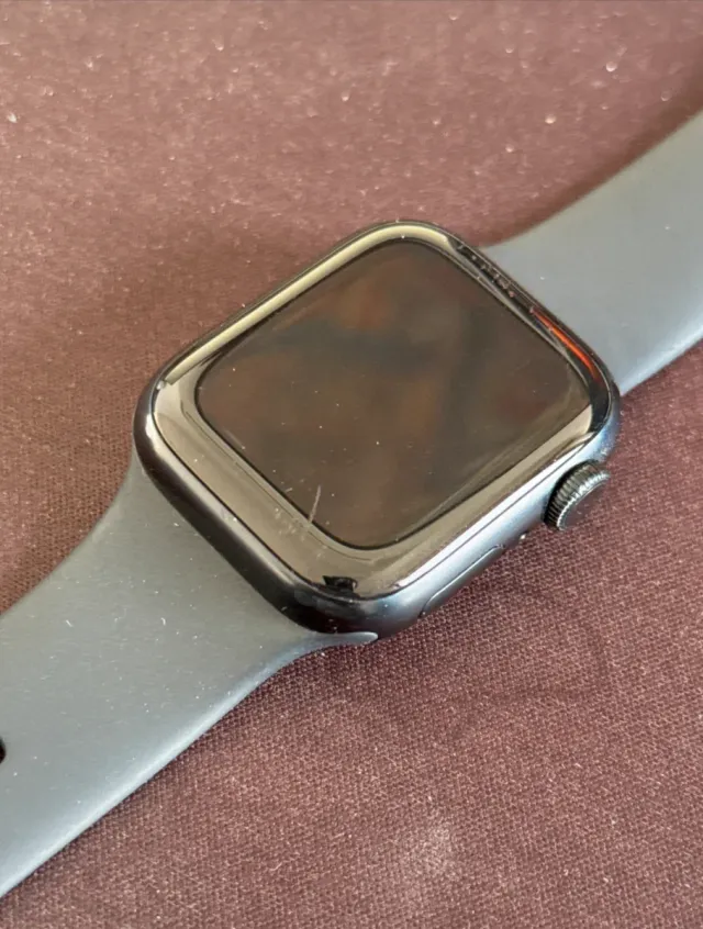 Apple Watch Series 8. 41mm con cargador
