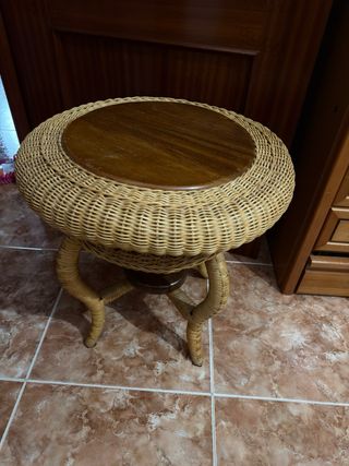 Mesa auxiliar redonda mimbre y madera