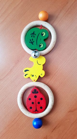 Grazioso sonaglio in legno per neonati con simpati