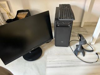 Ordenador Completo Negro tiene dos años 