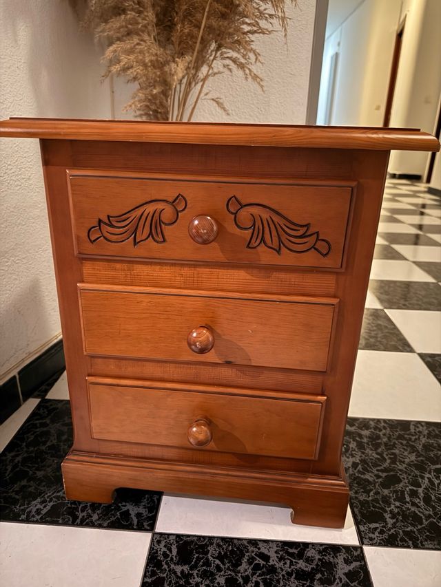 Cómoda de madera con 3 cajones