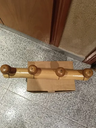 Perchero de pared de madera