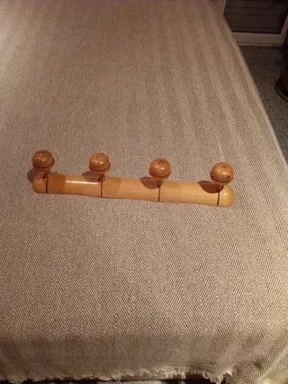 Perchero de pared de madera